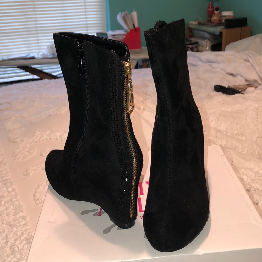Suede black wedges